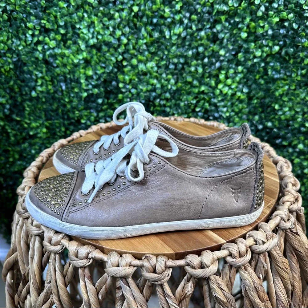 FRYE Kira Distressed Studded Taupe Leather boho Low Top Lace Up Sneakers‎